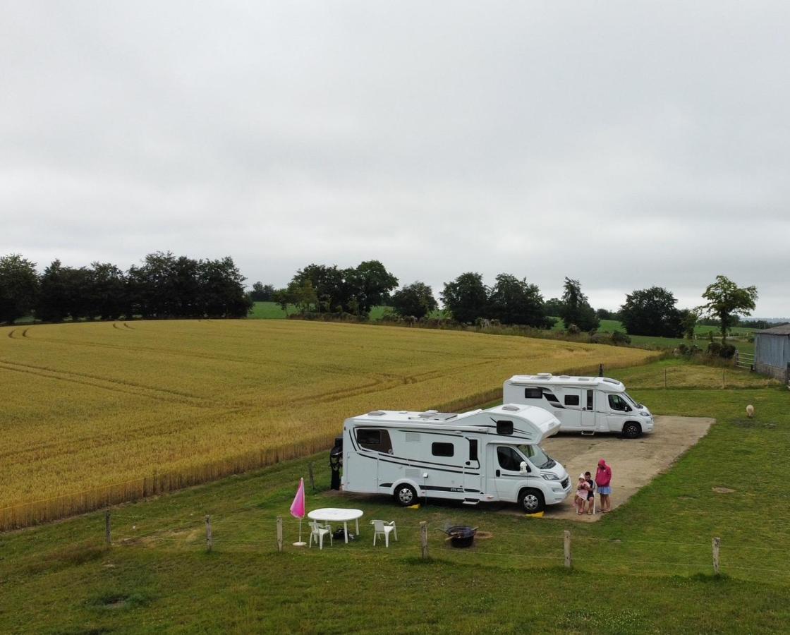La Billardiere Camping A La Ferme Le Menil-Ciboult Екстер'єр фото