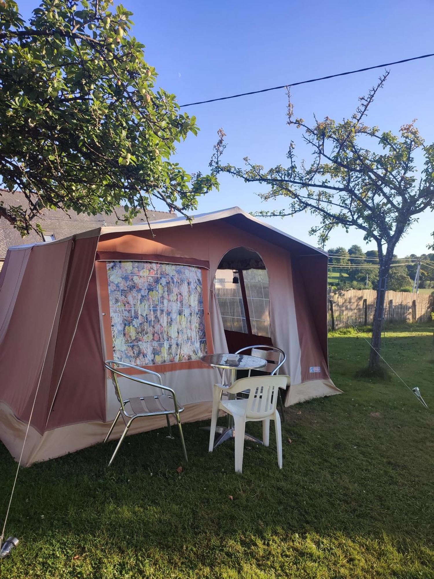 La Billardiere Camping A La Ferme Le Menil-Ciboult Екстер'єр фото