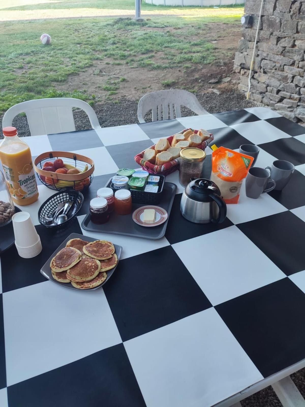 La Billardiere Camping A La Ferme Le Menil-Ciboult Екстер'єр фото