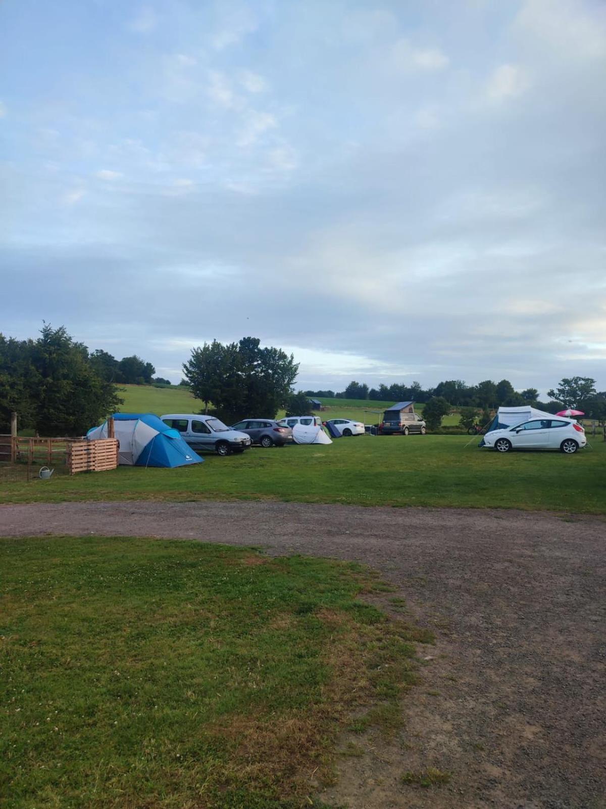 La Billardiere Camping A La Ferme Le Menil-Ciboult Номер фото